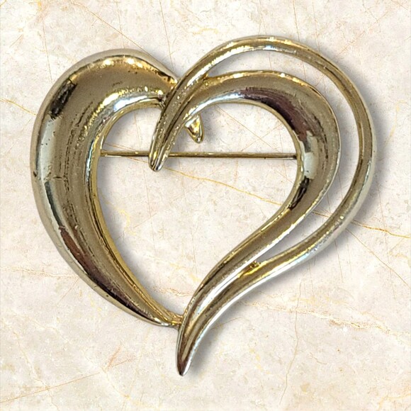 Vintage AJC Gold Tone Double Heart Brooch Pin 80s 90s Estate - Picture 1 of 8